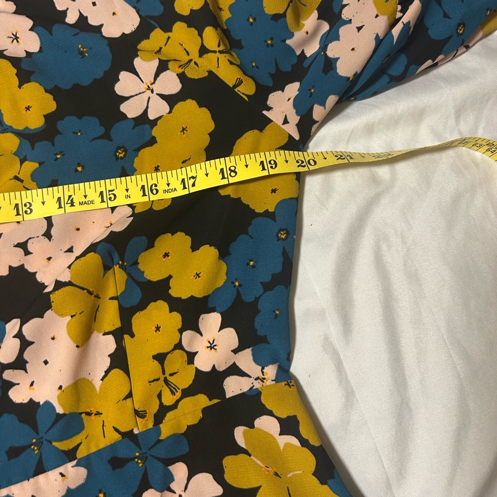 CAbi Favorite Floral Size Small Long Balloon Sleeve Button Up Blouse - Picture 12 of 12